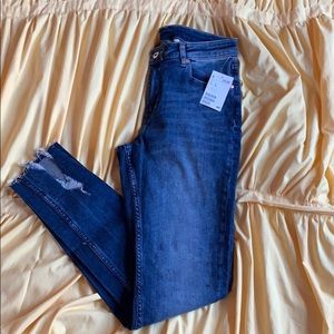skinny jeans w/ distressed bottom hem